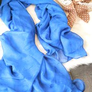 Kék színű strandkendő